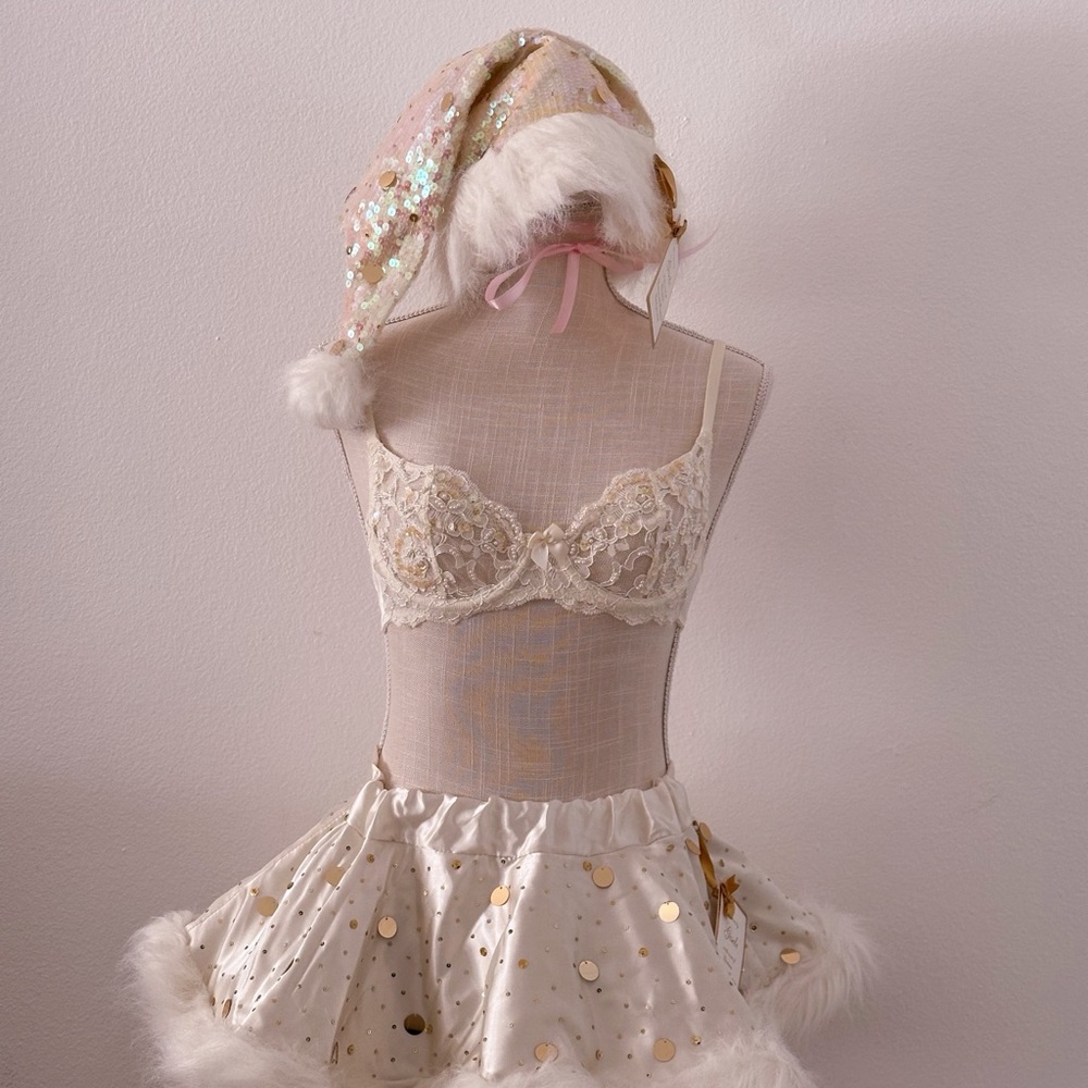 NWTs Victoria's Secret vintage santa ivory and gold set